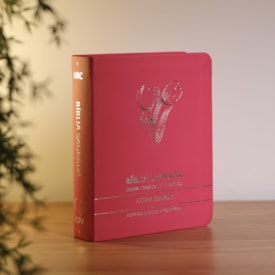 Segunda imagem do produto Bíblia Sagrada Tulipa Pink Média | ARC | Letra Maior | Harpa Avivada e Corinhos | Capa Premium Luxo