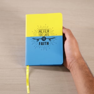 Segunda imagem do produto Bíblia Slim Compacta | NVI | Capa Jovem