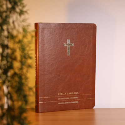 Segunda imagem do produto Bíblia Slim | Letra Normal | ARC | C/ Harpa e Corinhos | Capa Premium Luxo Cruz Marrom