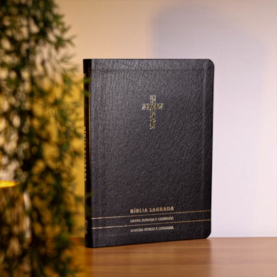Segunda imagem do produto Bíblia Slim | Letra Normal | ARC | C/ Harpa e Corinhos | Capa Premium Luxo Cruz Preta