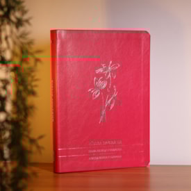 Segunda imagem do produto Bíblia Slim | Letra Normal | ARC | C/ Harpa e Corinhos | Capa Premium Luxo Flores Pink
