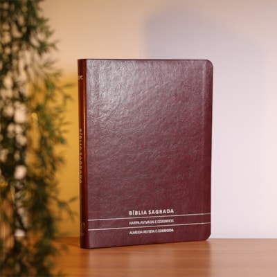 Segunda imagem do produto Bíblia Slim | Letra Normal | ARC | C/ Harpa e Corinhos | Capa Premium Luxo Minimalista Bordô