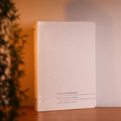 Segunda imagem do produto Bíblia Slim | Letra Normal | ARC | C/ Harpa e Corinhos | Capa Premium Luxo Minimalista Branca