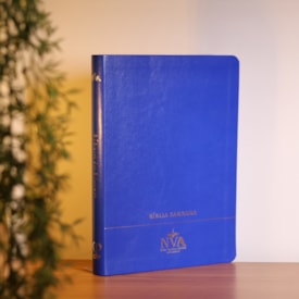 Segunda imagem do produto Bíblia Slim | Letra Normal | NVA | Capa Premium Luxo Minimalista Azul