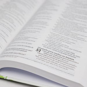 Bíblia Textura Floral | NVT | Letra Normal | Capa Dura