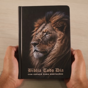 Segunda imagem do produto Bíblia Todo Dia com Espaço para Anotações | AM | Letra Normal | Capa Dura Leão Alteza