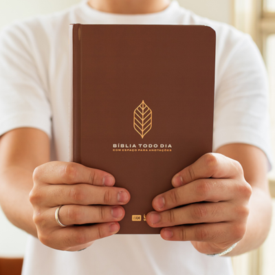 Segunda imagem do produto Bíblia Todo Dia com Espaço para Anotações | AM | Letra Normal | Capa Dura Marrom