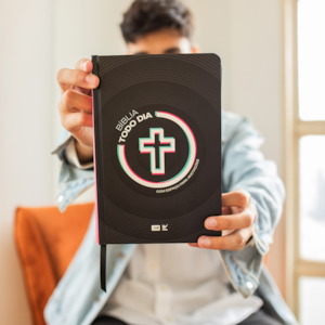 Segunda imagem do produto Bíblia Todo Dia com Espaço para Anotações | AM | Letra Normal | Capa Dura O Retiro