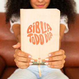 Segunda imagem do produto Bíblia Todo Dia com Espaço para Anotações | AM | Letra Normal | Capa Dura Retro
