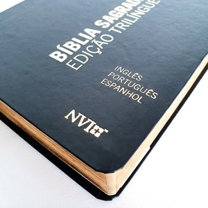 Bíblia Trilingue Média | NVI | Inglês Português Espanhol | Luxo Preta