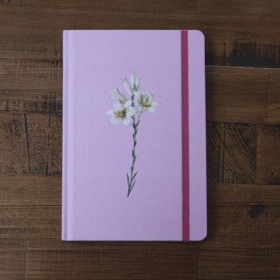 Segunda imagem do produto Caderno Moleskine | Com Pauta | Capa Lírios Rosa