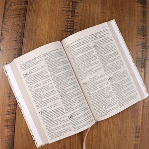 Caixa com 32 Bíblias | Bíblia Capa Dura KJC Formosura