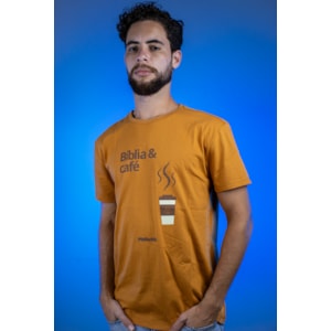 Segunda imagem do produto Camiseta Bíblia e Café Preach Caramelo - GG