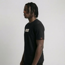 Segunda imagem do produto Camiseta Preta | Yeshua - Bege