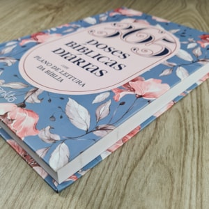 Segunda imagem do produto Devocional 365 Doses Bíblicas Diárias | Capa Dura Floral