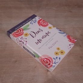 Segunda imagem do produto Devocional Deus me Ama | 366 Meditações para Mulheres por Mulheres