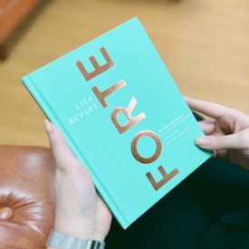 Segunda imagem do produto Forte | Devocionais Para Uma Vida Poderosa e Apaixonada | Lisa Bevere