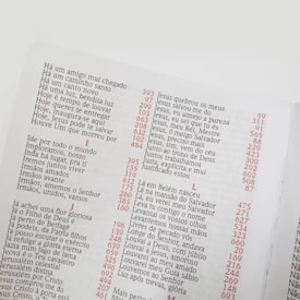 Segunda imagem do produto Harpa Avivada e Corinhos Médio | Letra Gigante | Tradicional Branca Capa Dura