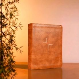 Segunda imagem do produto Jesus Bible | NVI | Espaço Para Anotações | Leitura Perfeita | Couro-Soft Marrom