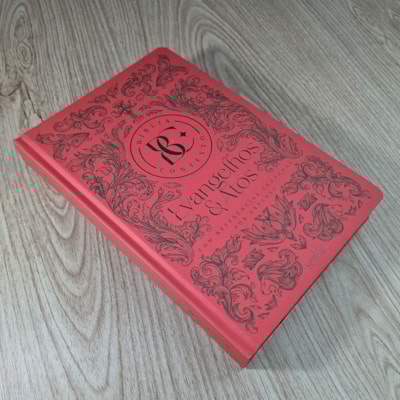 Segunda imagem do produto Kit Bíblia Contexto | Novo Testamento | NVT | Capa Dura | Ornamentos