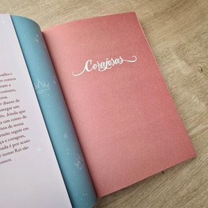 Kit Corajosas | Bíblia 365 + Livro Corajosas Os Contos Das Princesas Nada Encantadas