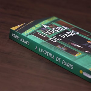 Livreira de Paris | 
Kerri Maher