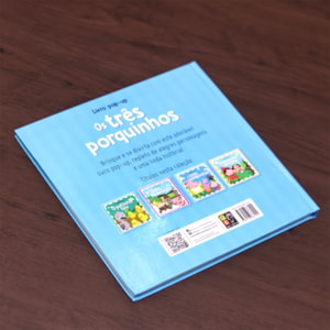 Livro Pop-up | Os Três Porquinhos | 4 a 8 Anos