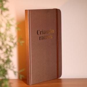 Segunda imagem do produto Moleskine | Criando Raízes | Bronze | Viviane Martinello