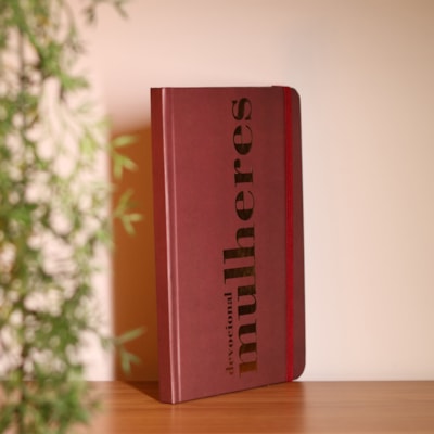 Segunda imagem do produto Moleskine | Devocional Mulheres | Marrom | Viviane Martinello