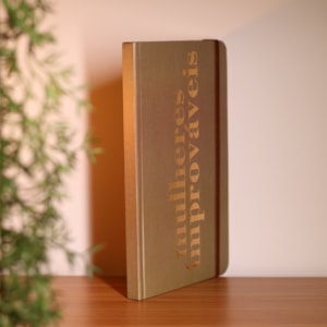 Segunda imagem do produto Moleskine | Mulheres Improváveis | Bronze | Viviane Martinello