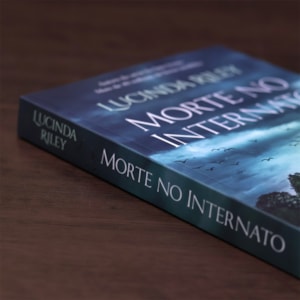 Morte no Internato | 
Lucinda Riley