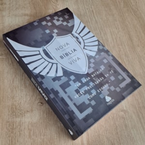 Segunda imagem do produto Nova Bíblia Viva | Escudo | Capa Dura