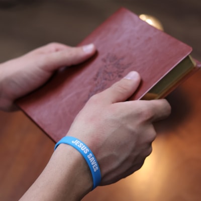 Segunda imagem do produto Pulseira de Silicone Azul Claro | Jesus Saves