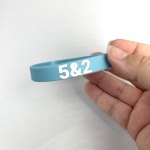 Segunda imagem do produto Pulseira de Silicone The Chosen 5e2 | Azul