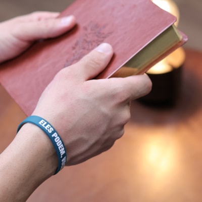 Segunda imagem do produto Pulseira de Silicone Verde Petróleo | Eles Podem, Você Não