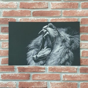 Quadro MDF Leão Rugindo Preto Horizontal | A3 | UV