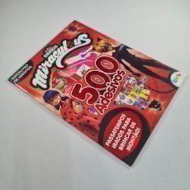 Segunda imagem do produto Super livro de adesivos Miraculous | 500 Adesivos