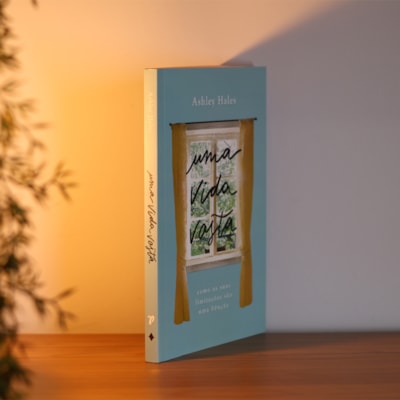 Uma Vida Vasta | Ashley Hales