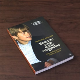 Segunda imagem do produto Voando com Asas Rasgadas | 
                                Raphael Müller